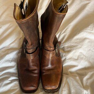 FRYE BOOTS, SQUARE TOE, SKULL PATTERN.  VINTAGE, RARE, HARD TO FIND SIZE 8